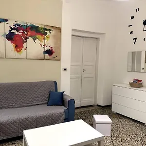 Ridi Che Ti Passa In Vico Del Fieno , Genova Italia